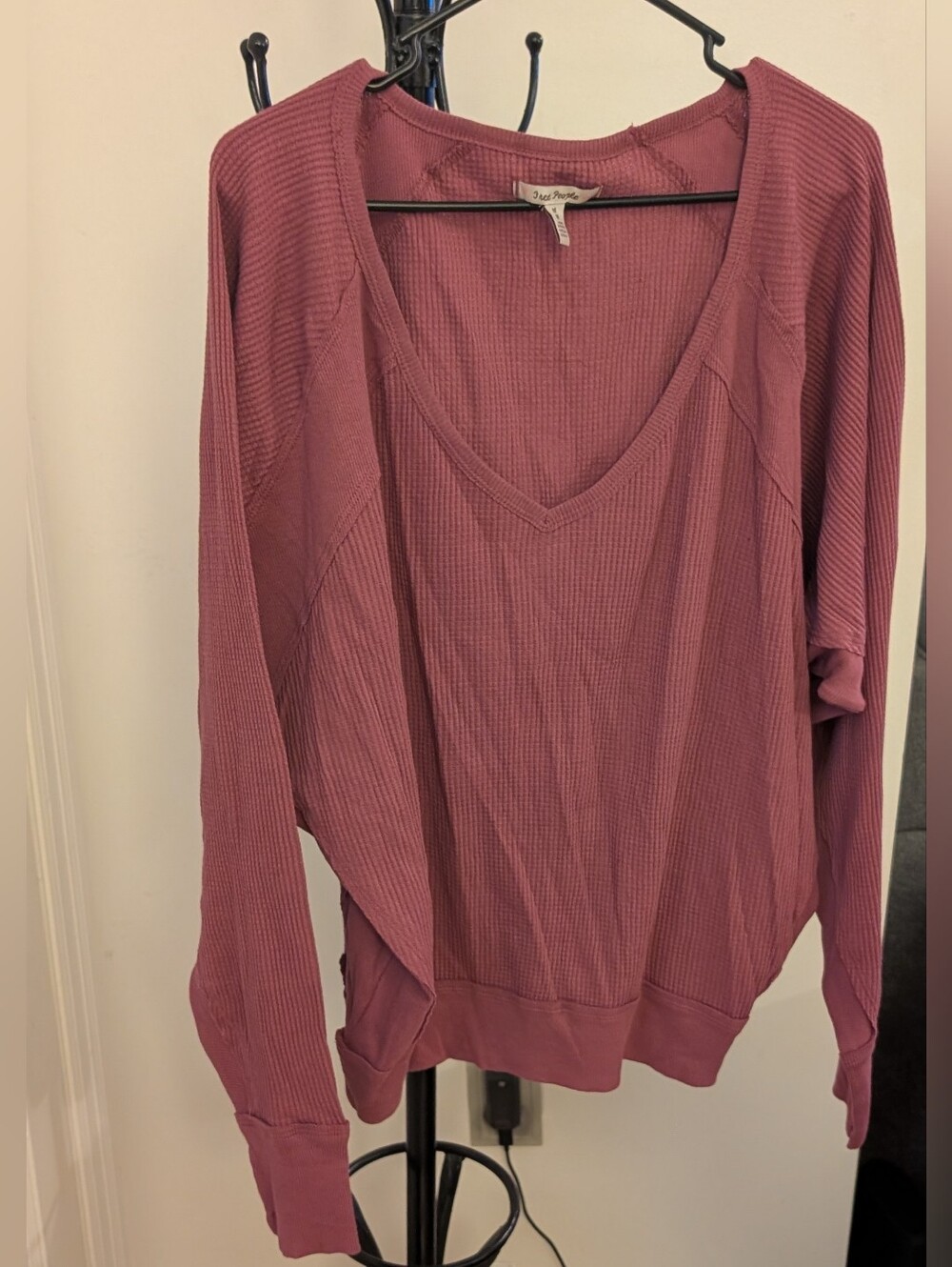 Free People Long Sleeve V-Neck Thermal Top in Dusty Rose Size Medium
